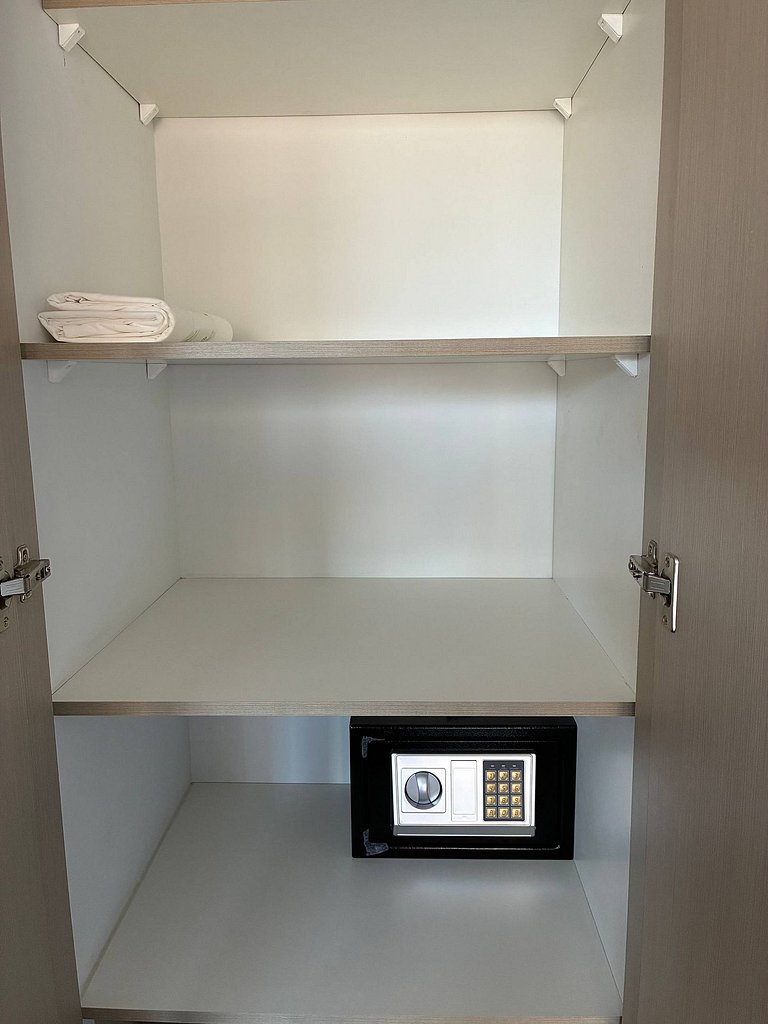 Estudio Terraza + Cama king + escritorio | 702