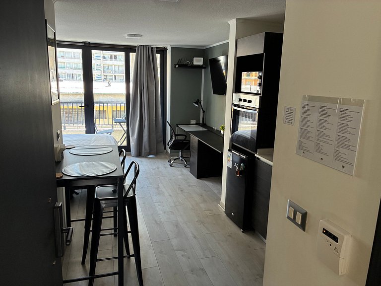 Estudio Terraza + Cama king + escritorio | 709