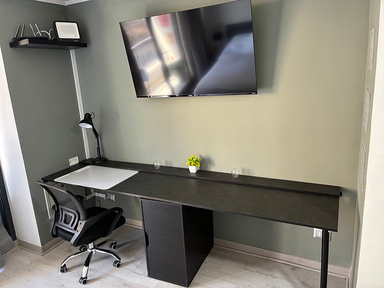 Estudio Terraza + Cama king + escritorio | 709