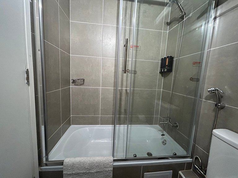 Estudio Terraza + Cama king + escritorio | 901