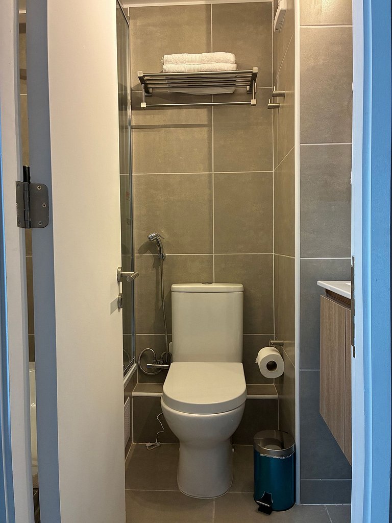 Estudio Terraza + Cama king + escritorio | 901