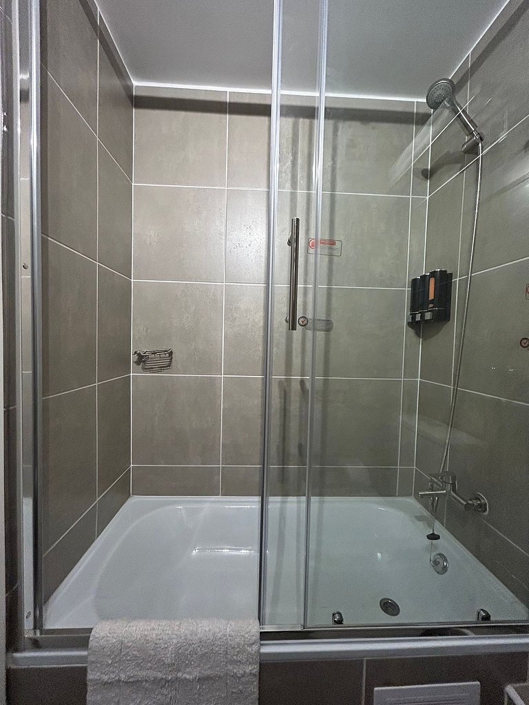 Estudio Terraza + Cama king + escritorio | 901