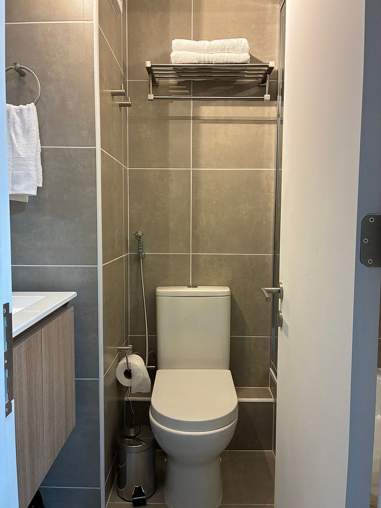 Estudio Terraza + Cama king + escritorio | 902