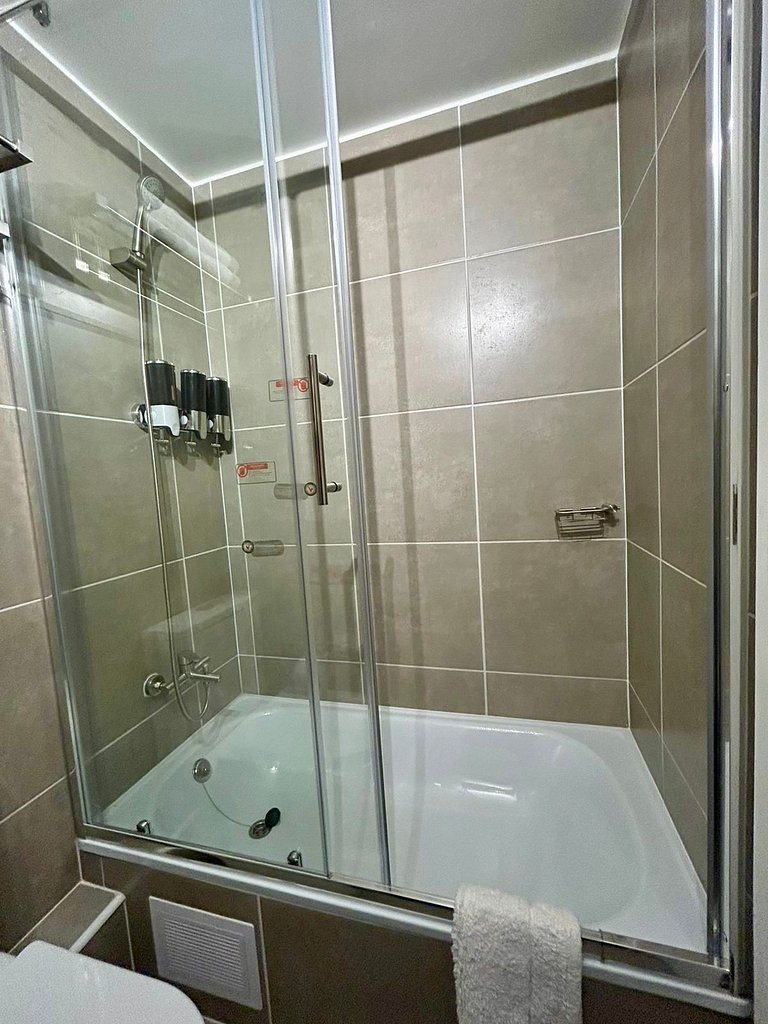 Estudio Terraza + Cama king + escritorio | 902