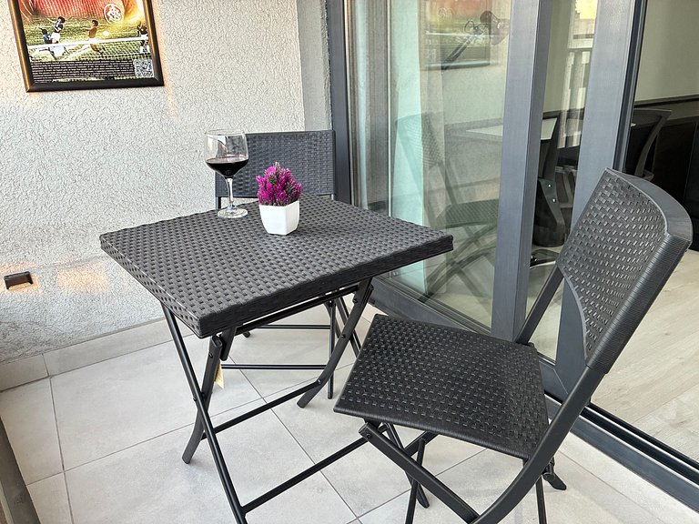 Estudio Terraza + Cama king + escritorio | 902