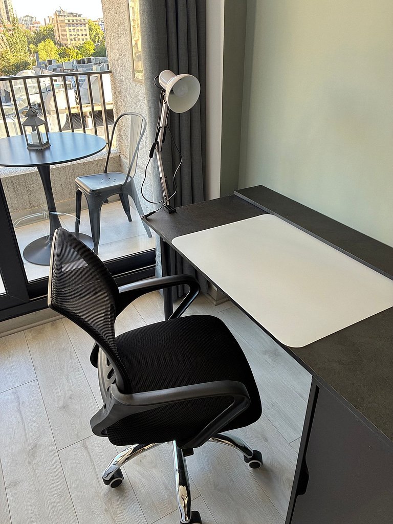 Estudio Terraza + Cama king + escritorio | 702