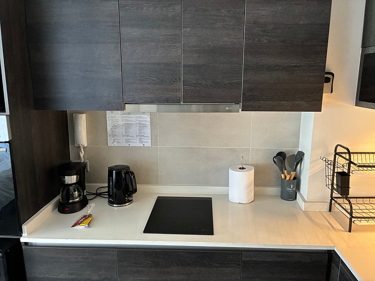 Estudio Terraza + Cama king + escritorio | 709