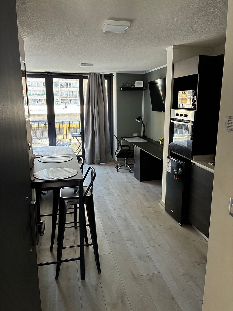 Estudio Terraza + Cama king + escritorio | 709