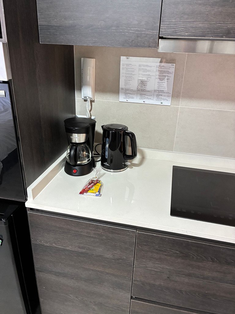 Estudio Terraza + Cama king + escritorio | 709