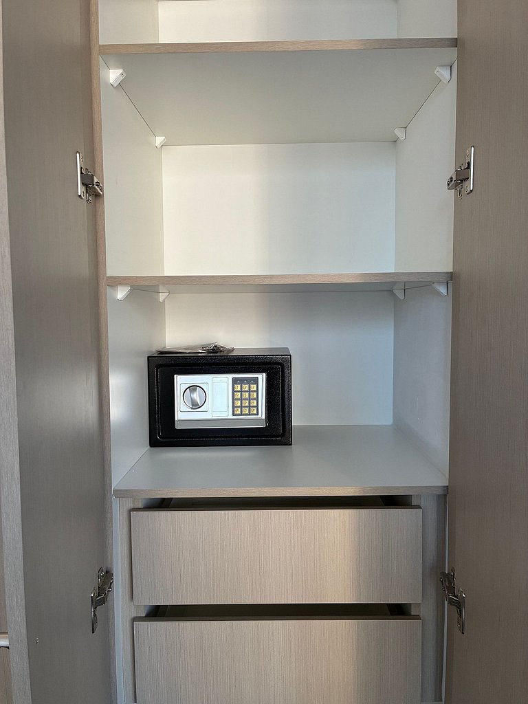 Estudio Terraza + Cama king + escritorio | 901