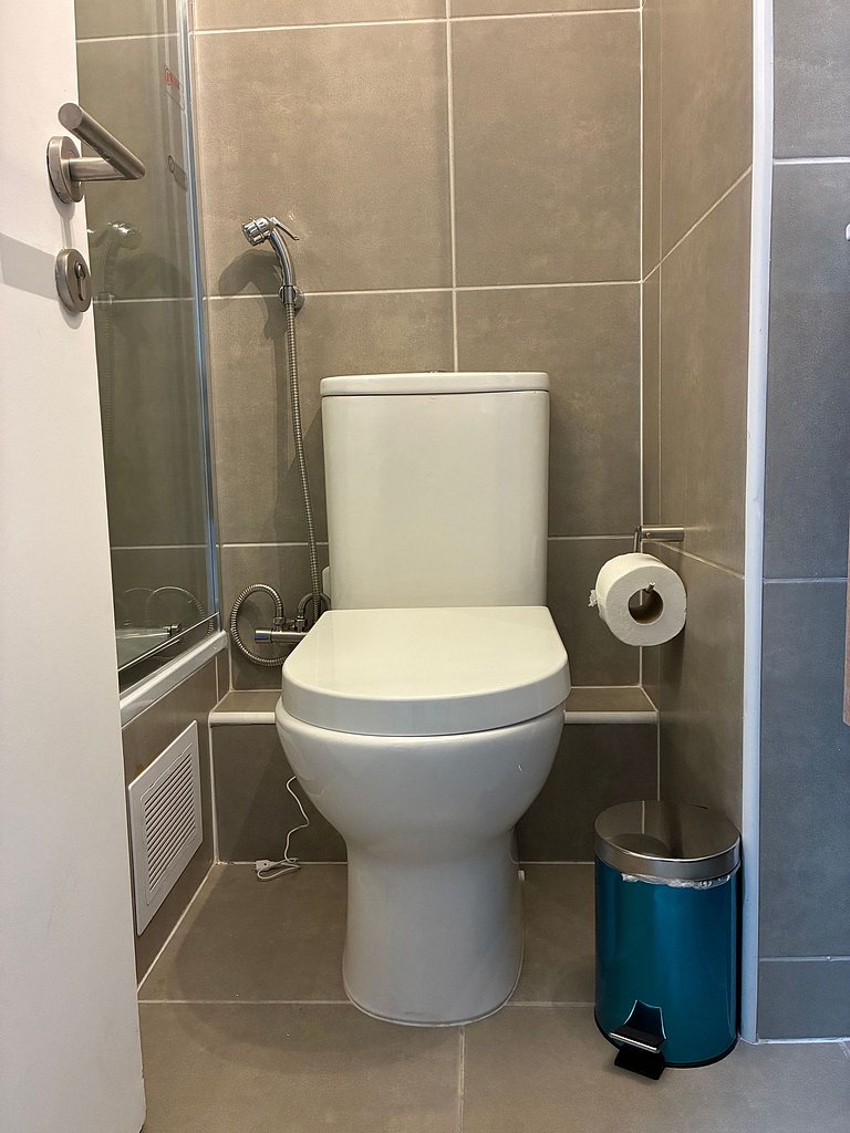 Estudio Terraza + Cama king + escritorio | 901