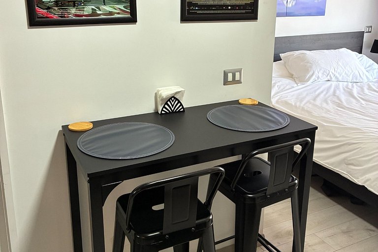 Estudio Terraza + Cama king + escritorio | 709