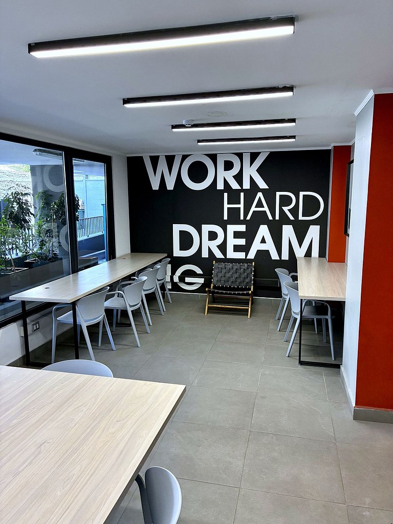 Estudio con terraza privada cama king y escritorio en Santia
