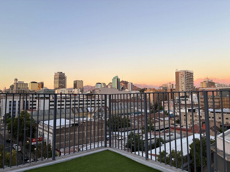 Estudio con terraza privada cama king y escritorio en Santia