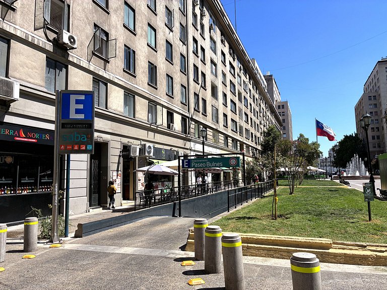 Estudio con terraza privada cama king y escritorio en Santia