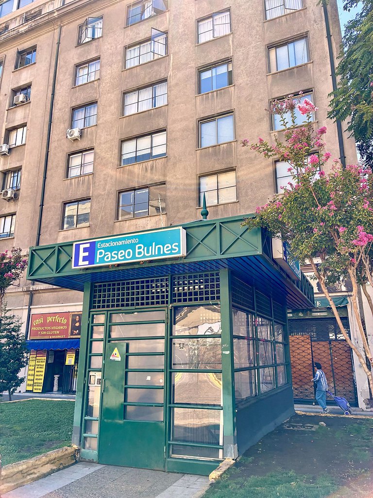 Estudio con terraza privada cama king y escritorio en Santia