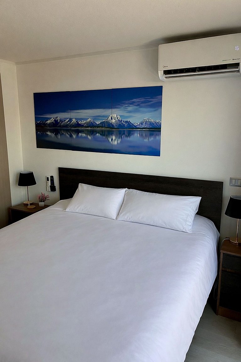 Estudio con terraza privada cama king y escritorio en Santia