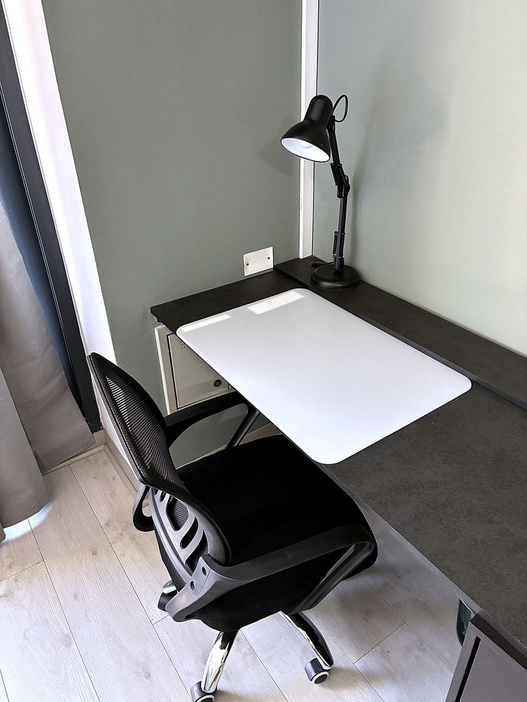 Estudio con terraza privada cama king y escritorio en Santia