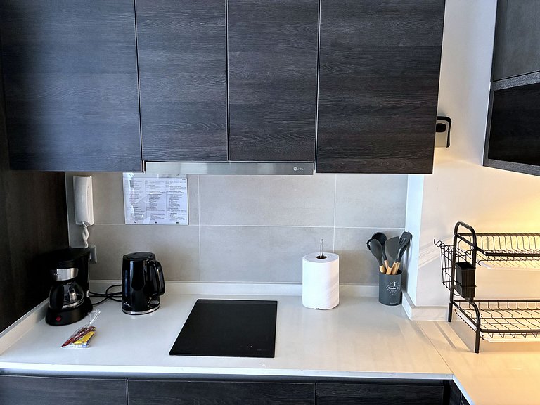 Estudio con terraza privada cama king y escritorio en Santia
