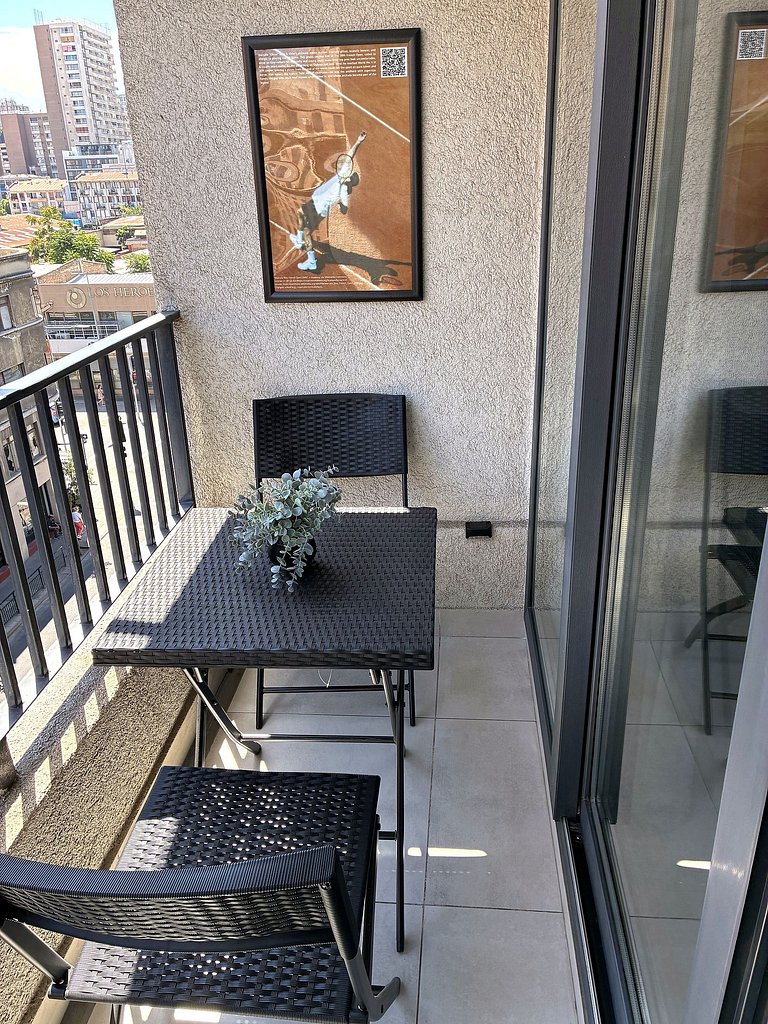 Estudio con terraza privada cama king y escritorio en Santia
