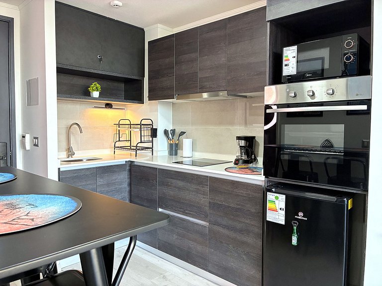 Estudio con terraza privada cama king y escritorio en Santia