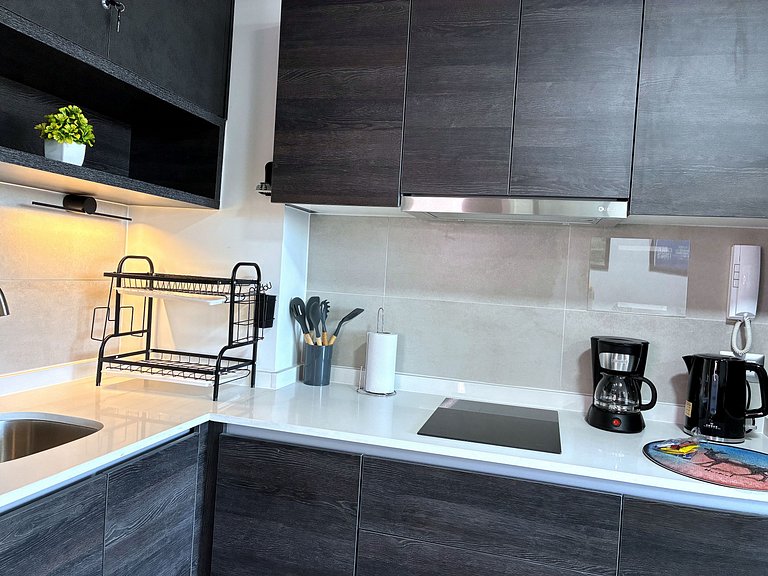 Estudio con terraza privada cama king y escritorio en Santia