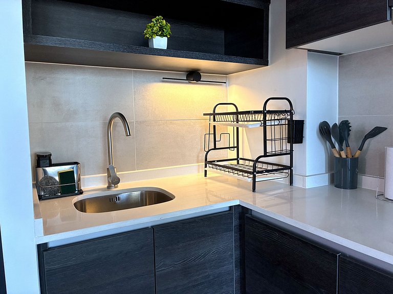 Estudio con terraza privada cama king y escritorio en Santia