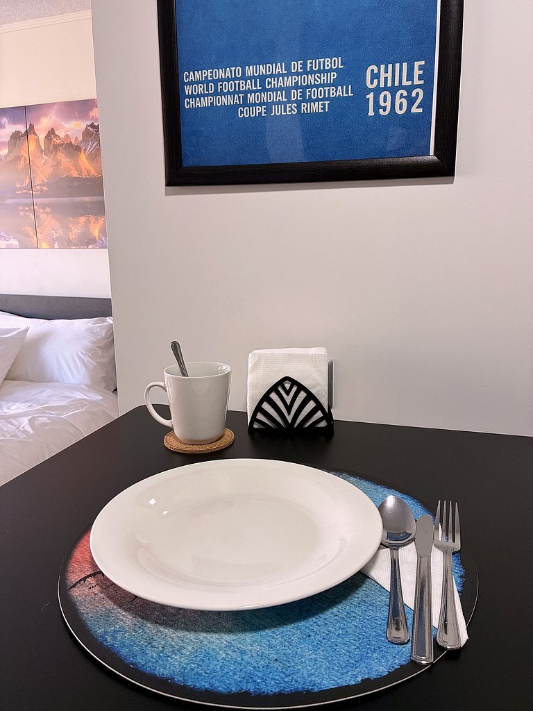 Estudio con terraza privada cama king y escritorio en Santia