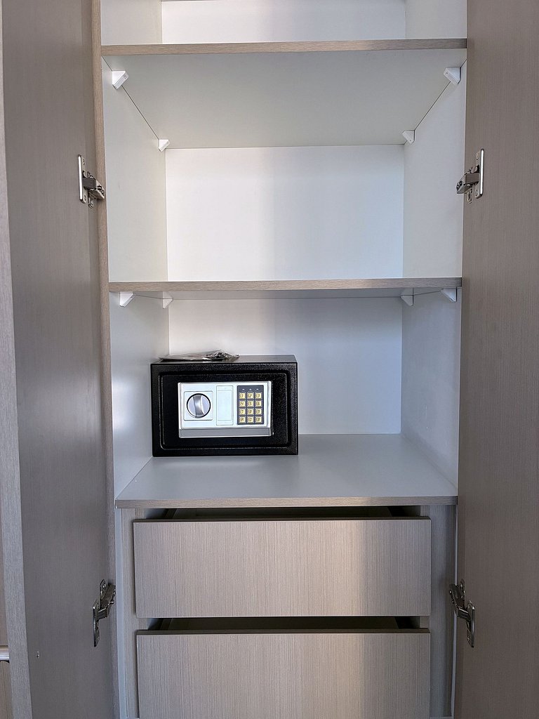 Estudio con terraza privada cama king y escritorio en Santia