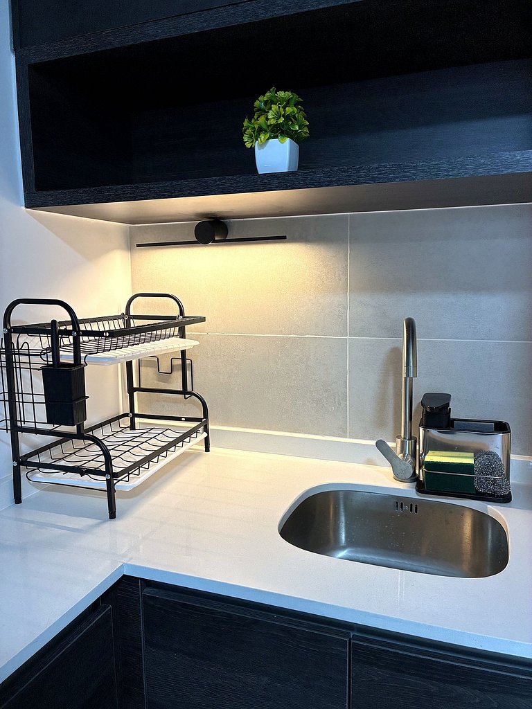 Estudio con terraza privada cama king y escritorio en Santia