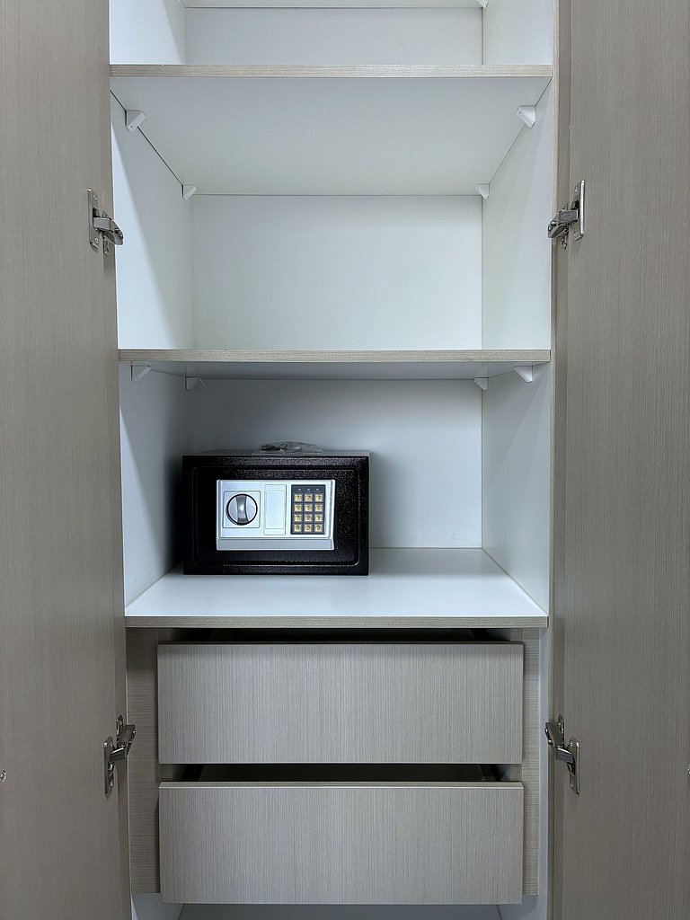 Estudio con terraza privada cama king y escritorio en Santia
