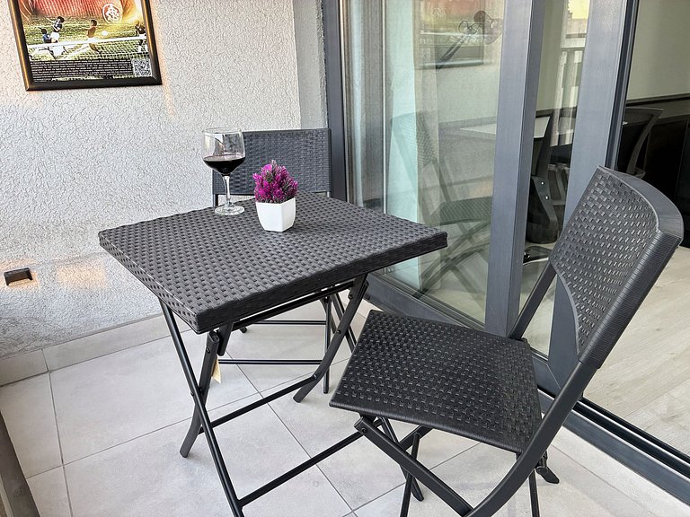 Estudio con terraza privada cama king y escritorio en Santia