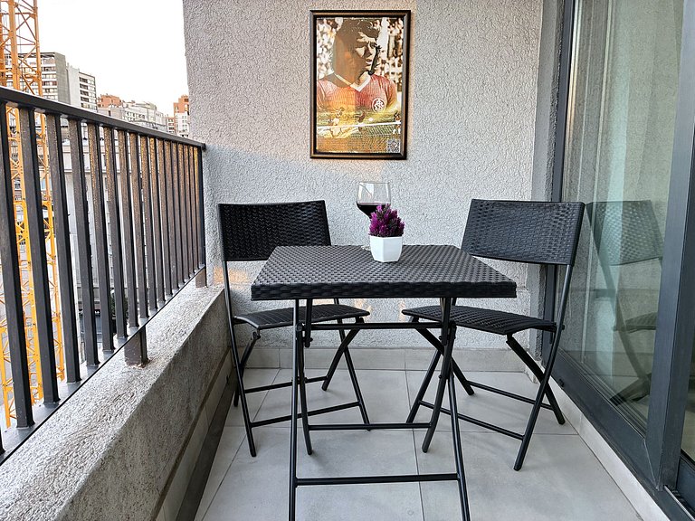 Estudio con terraza privada cama king y escritorio en Santia